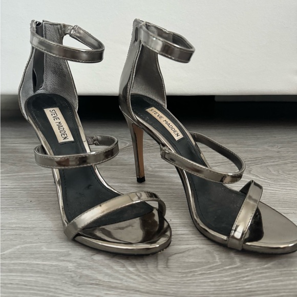 Steve Madden Feelya Metallic Silver Heel - Picture 5 of 7